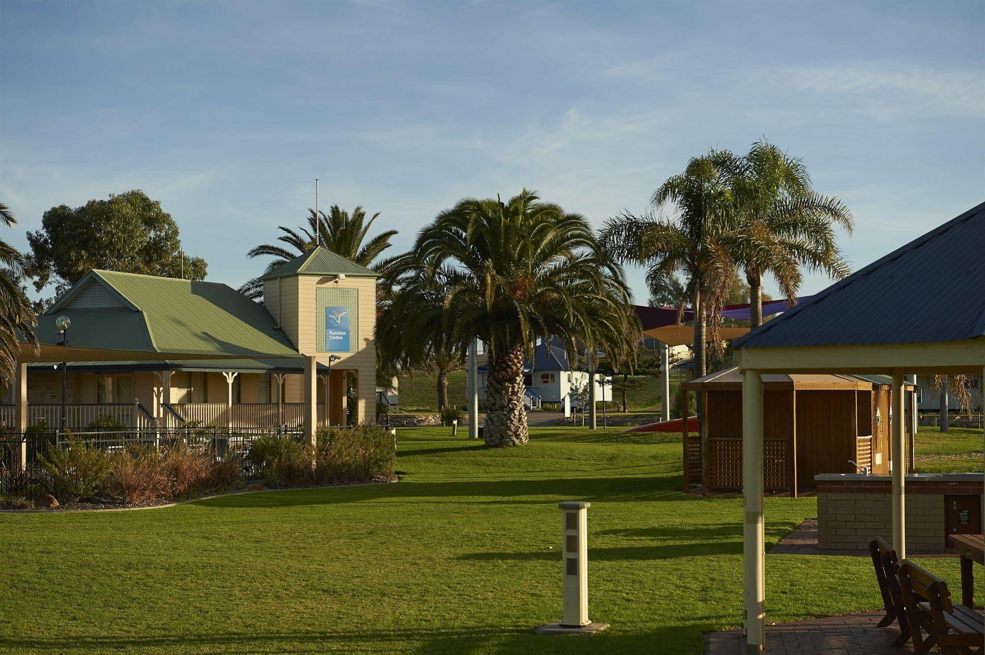 The Retreat West Beach Parks Adelaide Exterior photo