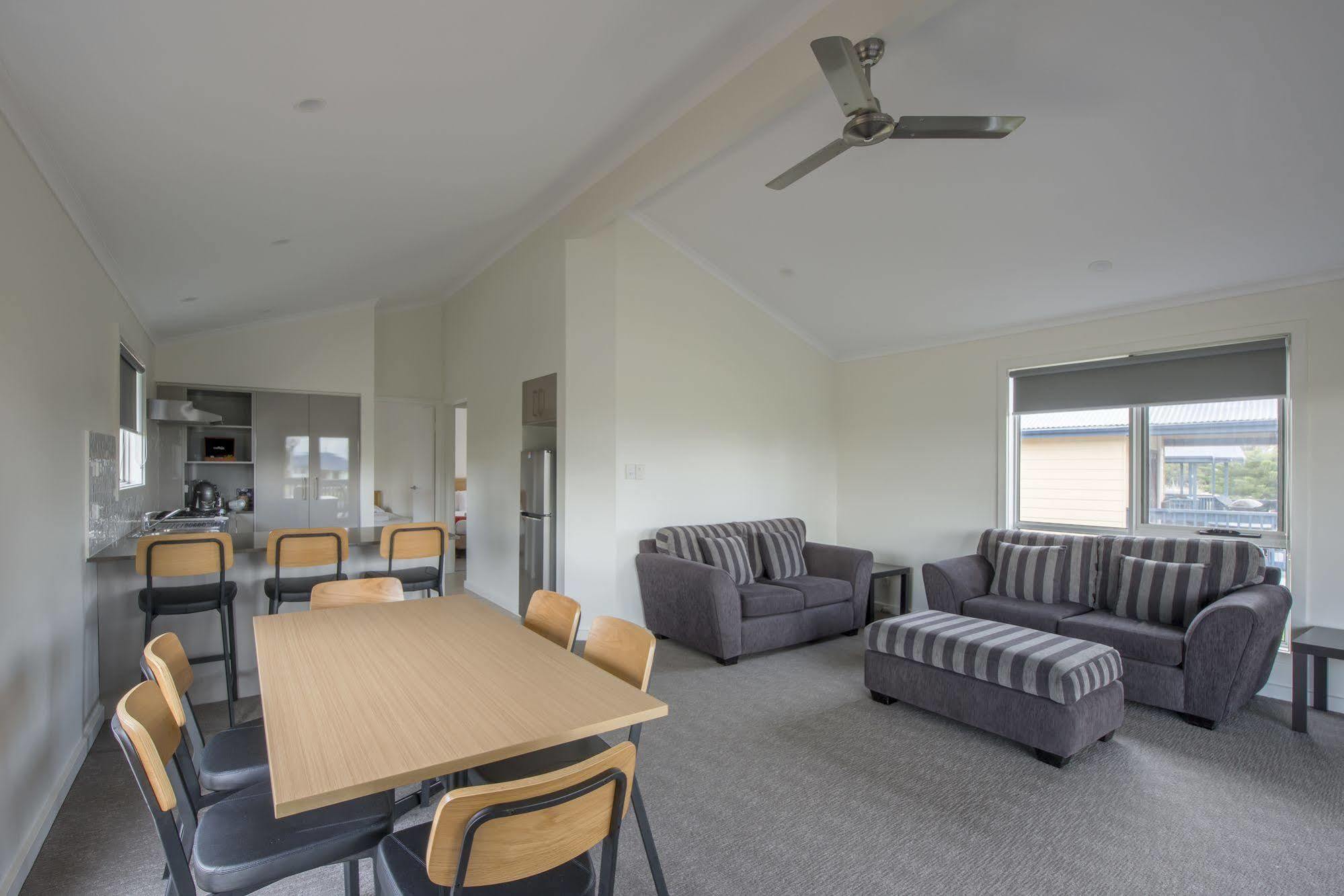 The Retreat West Beach Parks Adelaide Exterior photo